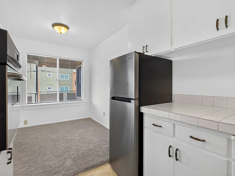 Shore View Apartments — Photo 16