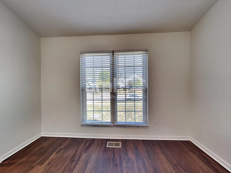 730 Rothrock Dr — Photo 9