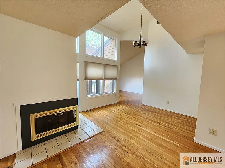 254 Sayre Dr — Photo 9