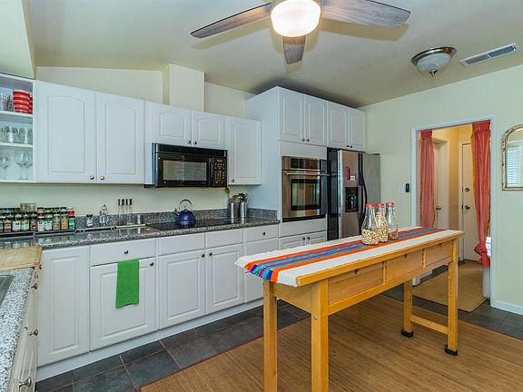4th image of 3611 N Fruit Ave