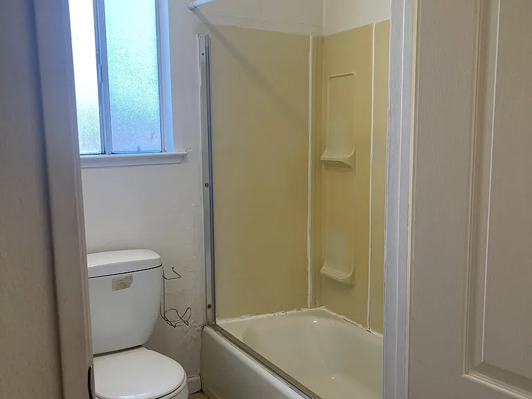 90 N 19th Ave #D — Photo 17