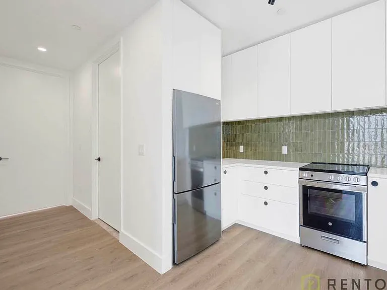 60 Cedar St #17H — Photo 3
