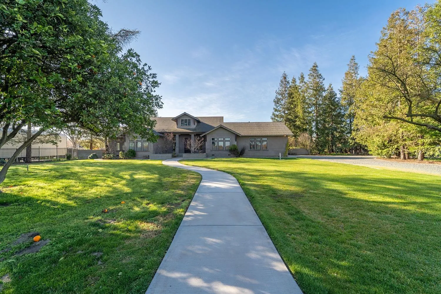 2900 California Ave photo 1