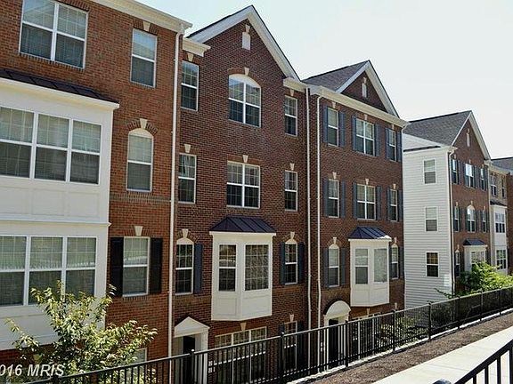 3rd image of 2265 Kew Gardens Dr