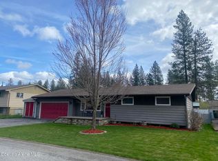 207 Sunset Dr, Pinehurst, ID 83850