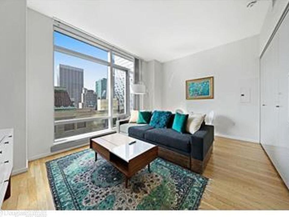 1st image of 18 W 48th St APT 22D