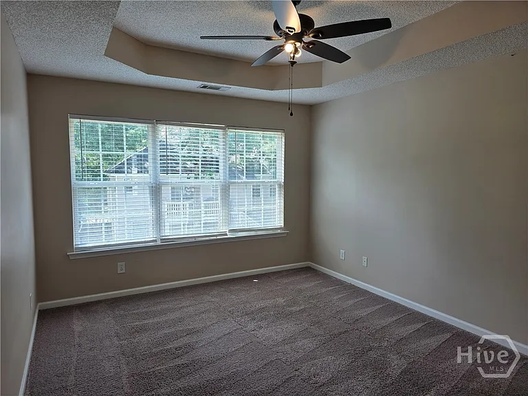301 Aspen Dr — Photo 8