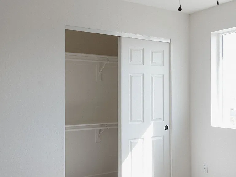 46 E 9th St S #1 — Photo 10