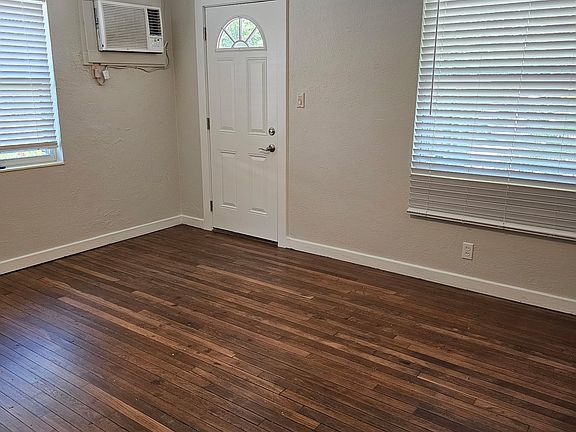2nd image of 852 22nd Ave N #852