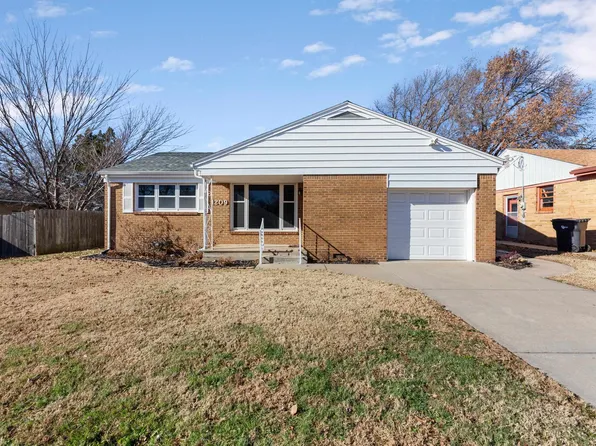 1209 Allison St, Newton, KS 67114