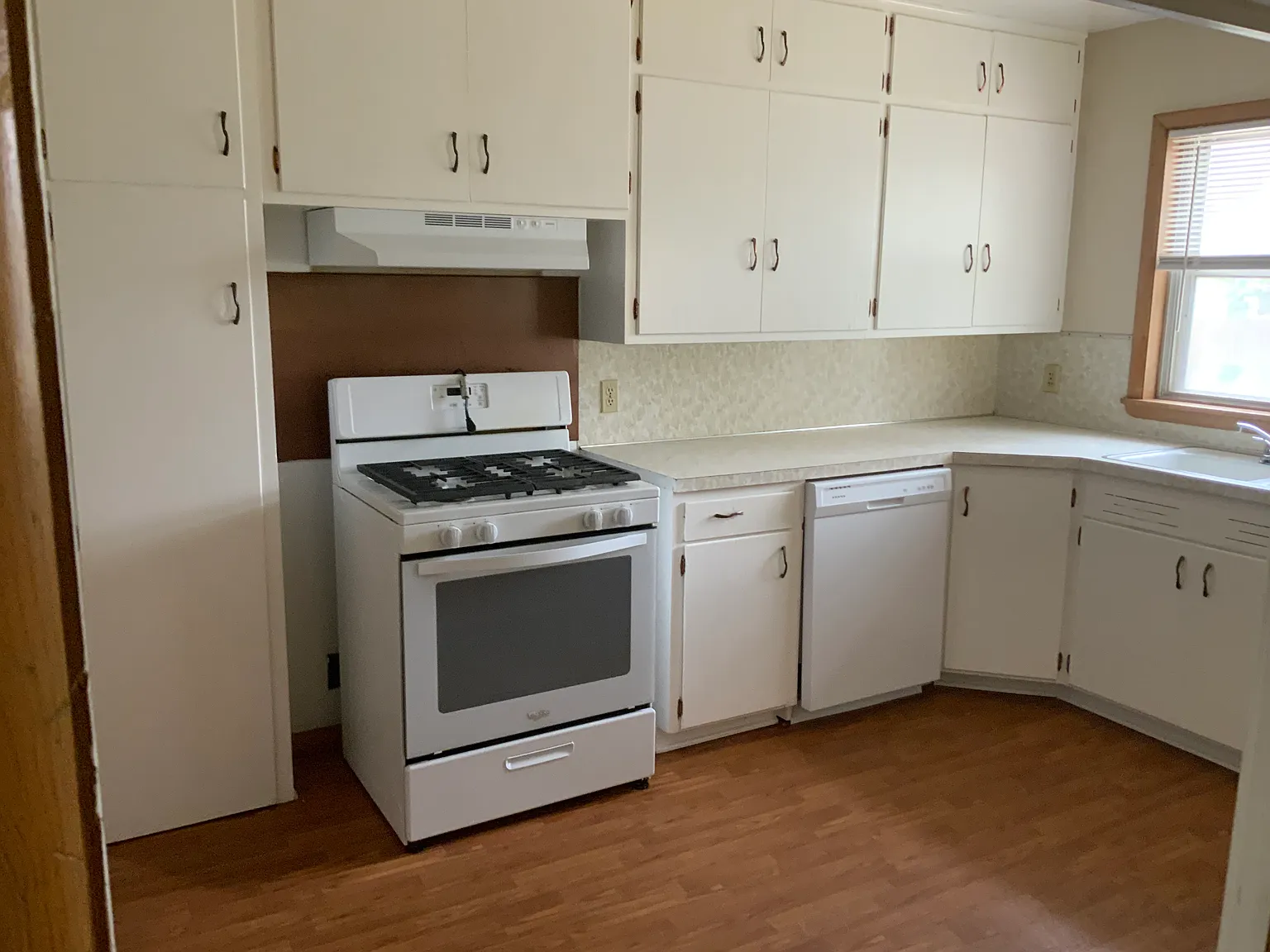 4 bed, 1404 sqft, $1,800 — Photo 2