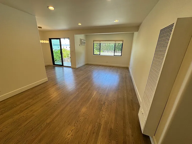 6345 Primrose Ave #10 — Photo 18