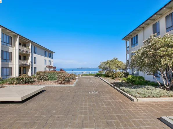 9 Commodore Dr #A207, Emeryville, CA 94608