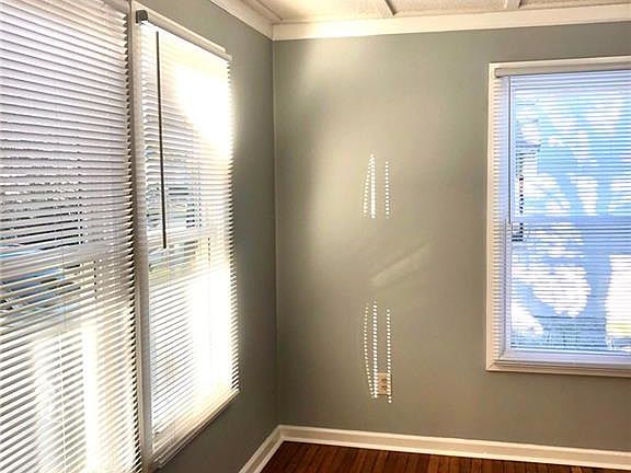 3rd image of 320 Forrest Ave