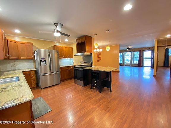 5th image of 1019 Moosic St