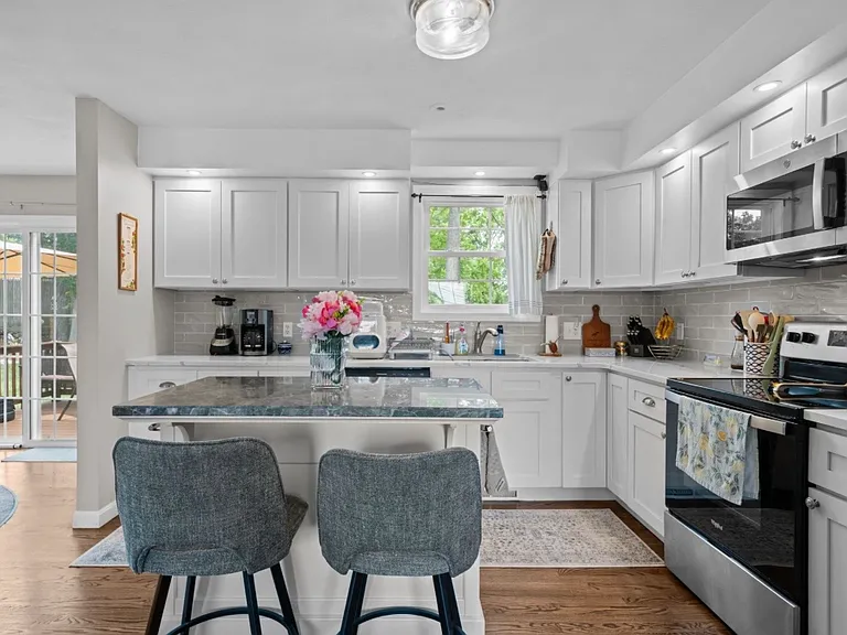 44 Dion Ave — Photo 7