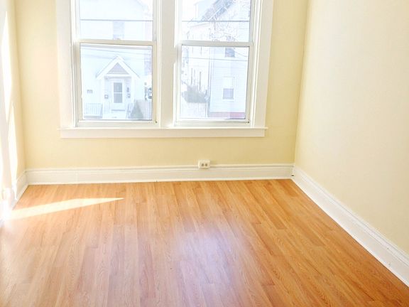 2nd image of 235 Davenport Ave #2L
