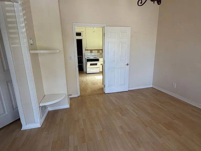 625 E Wilmington Ave — Photo 5