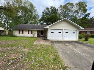 1111 Barnes Cir, Monticello, MS 39654