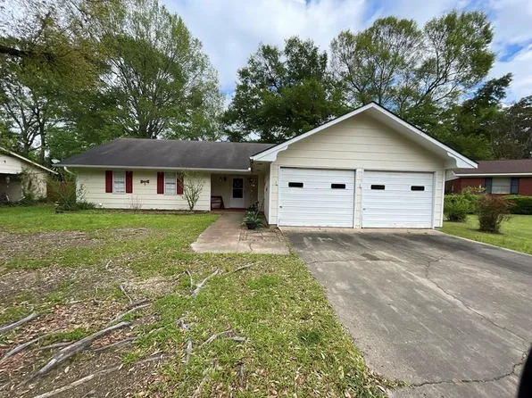 1111 Barnes Cir, Monticello, MS 39654