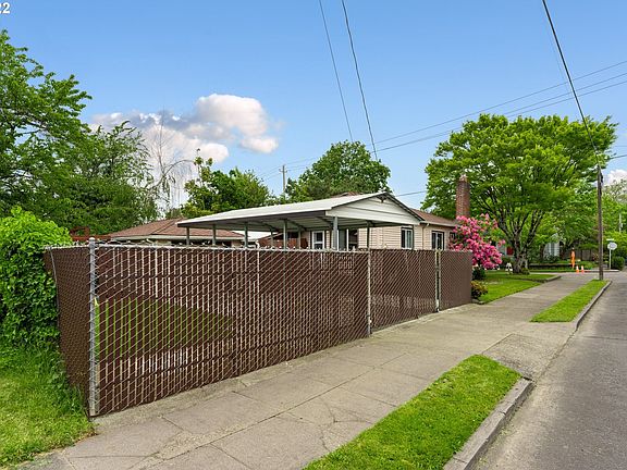 4th image of 7605 N Kerby Ave