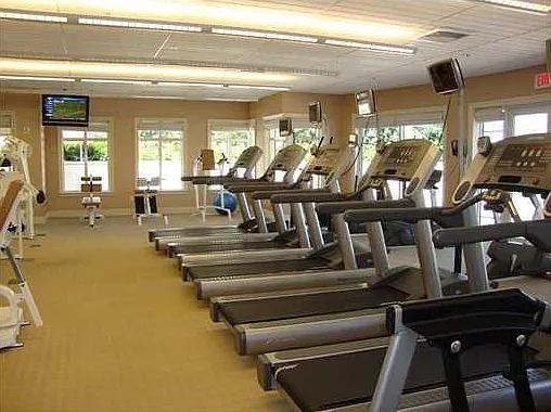 20000 Country Club Dr #4 — Photo 20