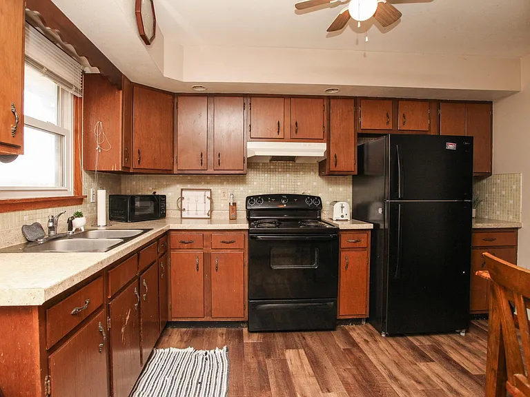 1024 N Jefferson St #A — Photo 6