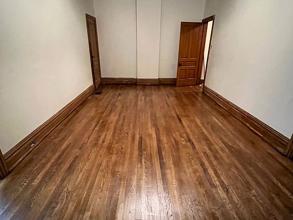 Middle Family Room 1st Floor
26' x 12'