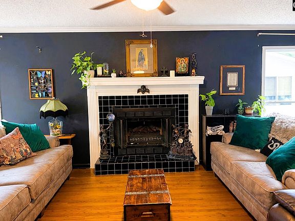 4th image of 433 Winding Way