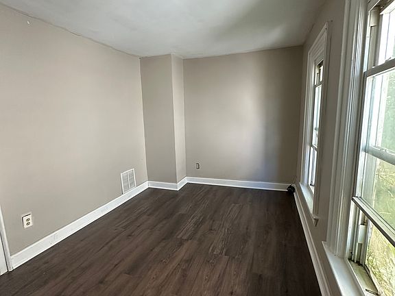 3rd image of 730 16th St