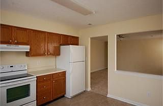 3rd image of 712 Pioneer Ln