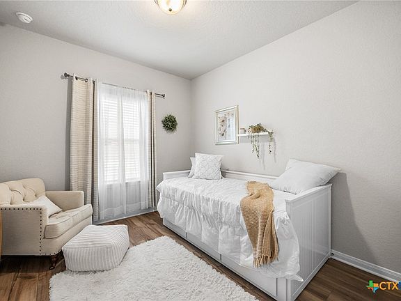 4th image of 232 Colebrook Way