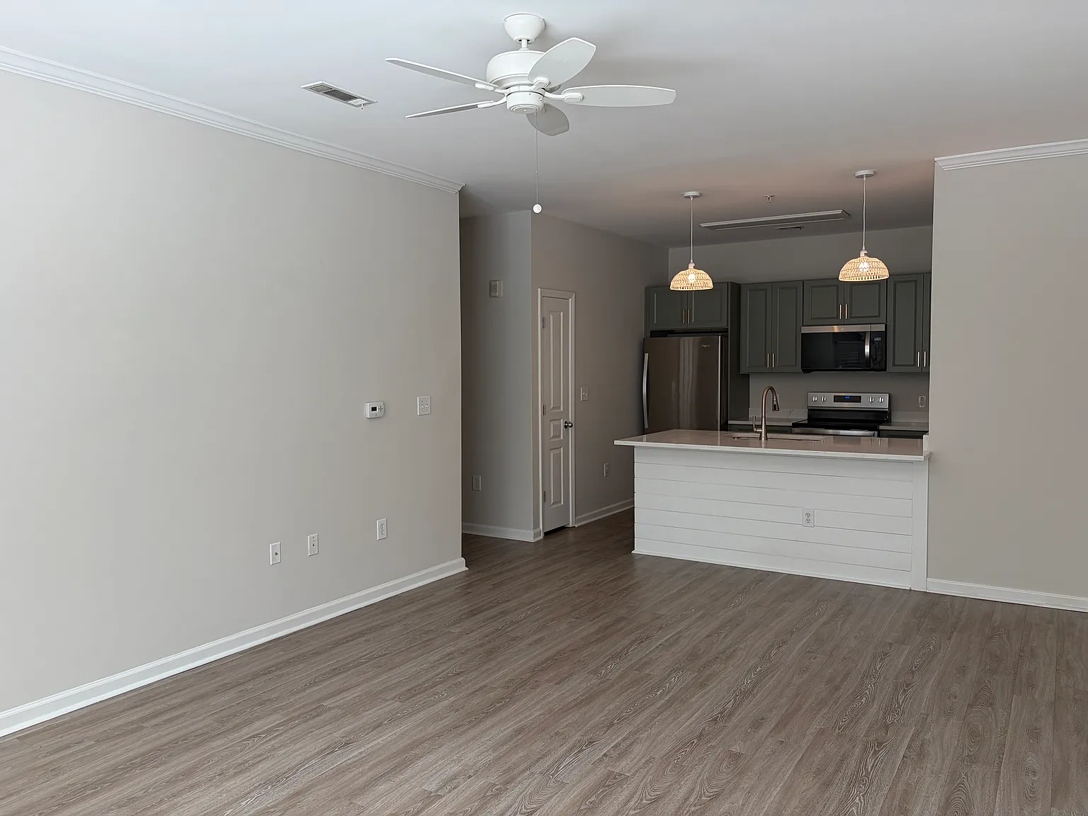 1 bed, 759 sqft, $1,950 — Photo 2