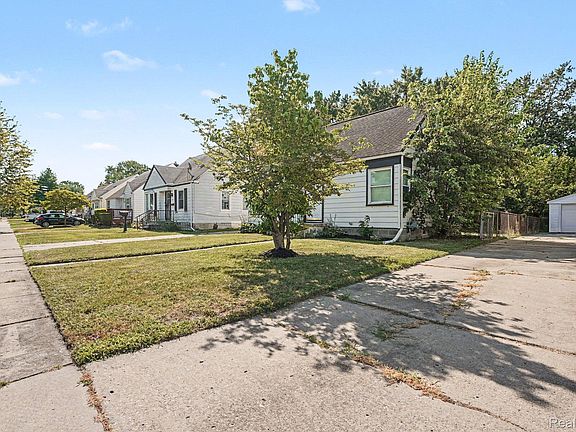 4th image of 24435 Colgate St