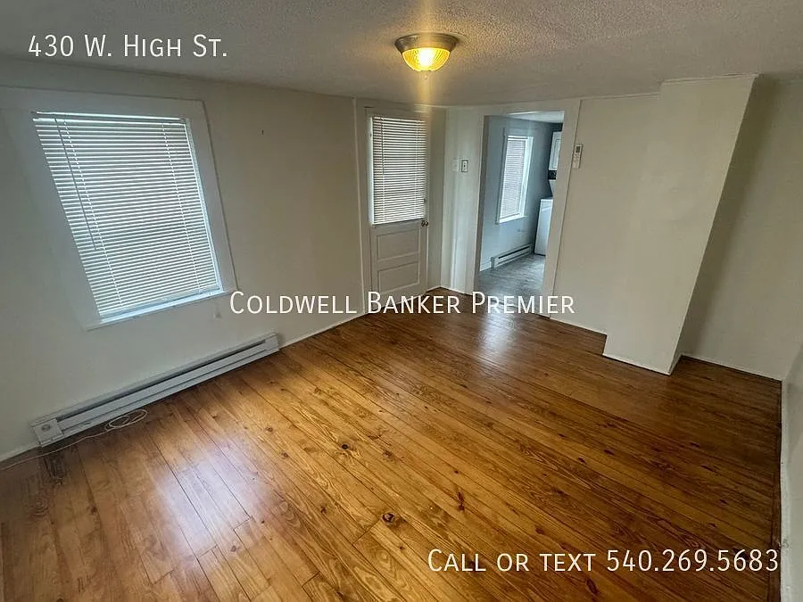 Cute and Cozy two Bedroom home with Large Lot — Photo 4
