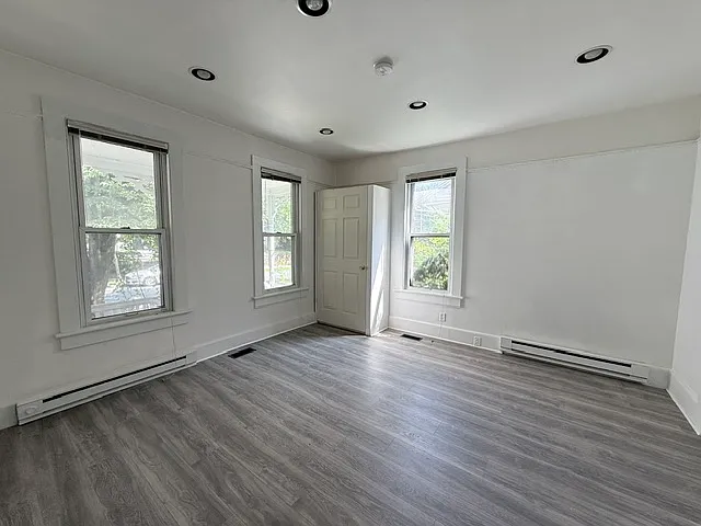 521 Sarah St — Photo 30