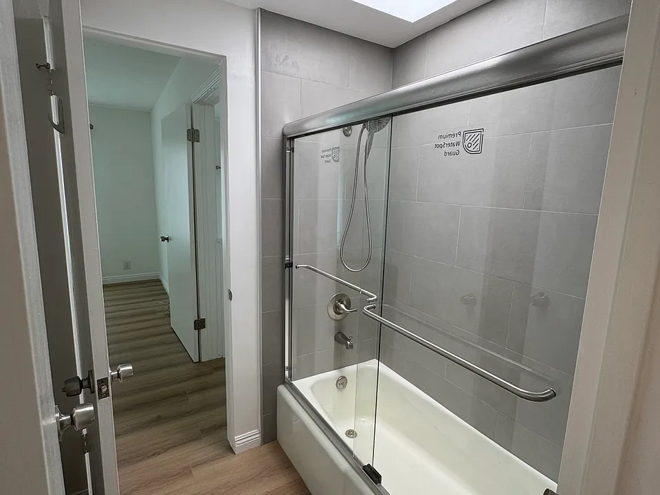 Bathroom for 2nd bedroom