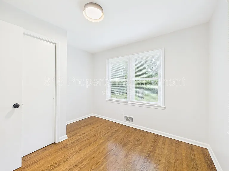 4279 E 60th Ter — Photo 15