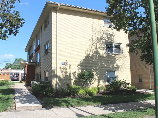 10519 S Artesian Ave #GE — Photo 2
