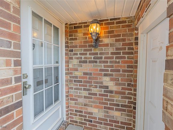 2nd image of 34112 Chagrin Blvd APT 7106