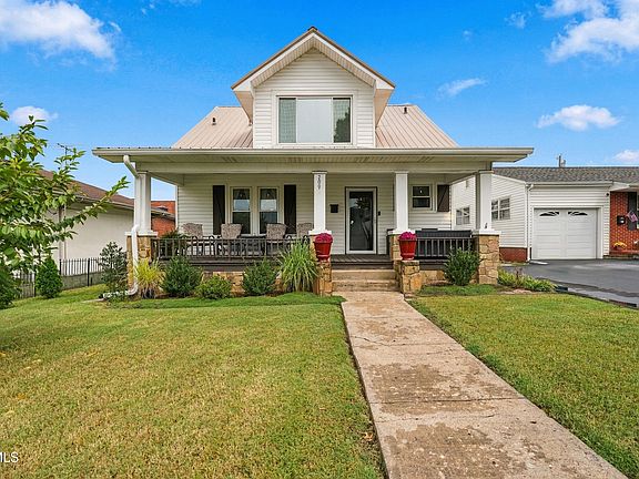 2nd image of 209 1st St