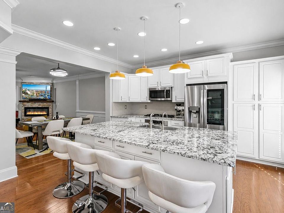 1st image of 2872 Overlook Way NE