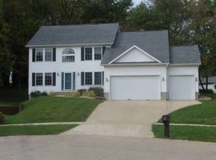 1718 Greenlefe Ct NW, Cedar Rapids, IA 52405