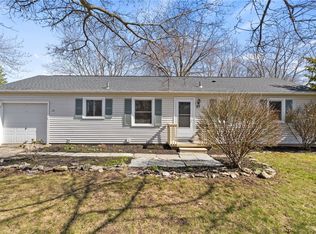 49 Fawn Ridge Rd, Henrietta, NY 14467