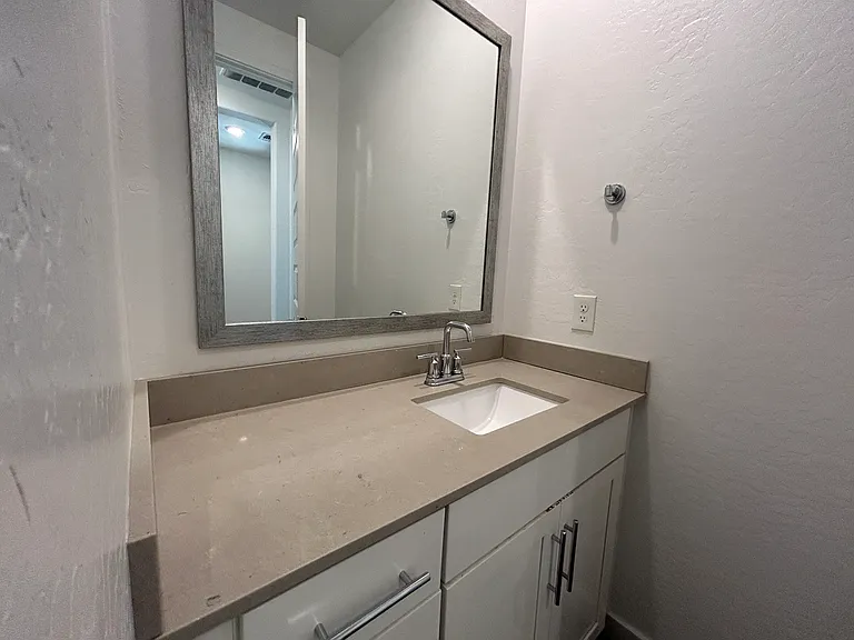 1146 E Weatherby Way — Photo 14