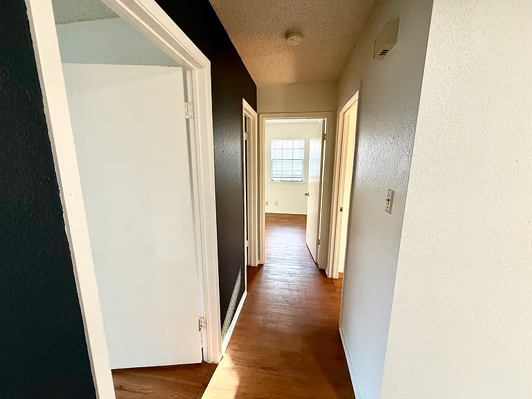 508 Algerita Dr #B — Photo 11