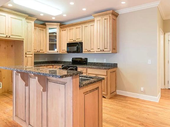 3rd image of 1906 Rosebrook Dr