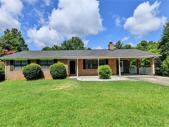 2nd image of 3267 Hilltop Cir