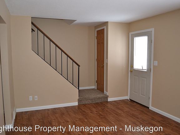 3rd image of 1634 Pennoyer Ave