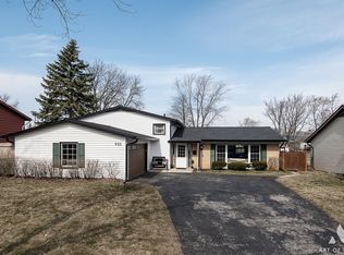 933 Yorkshire Dr, Hanover Park, IL